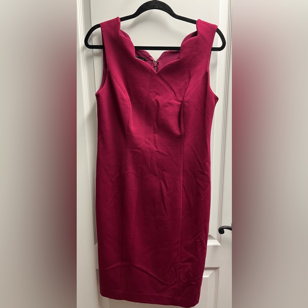Talbots Size 8 Scalloped Neck Sleeveless Sheath Dress